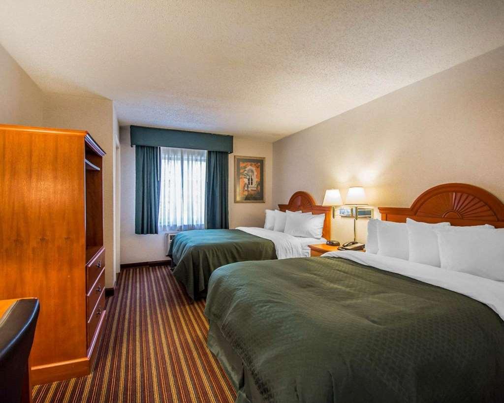 Quality Inn & Suites At Tropicana Field St. Petersburg Quarto foto